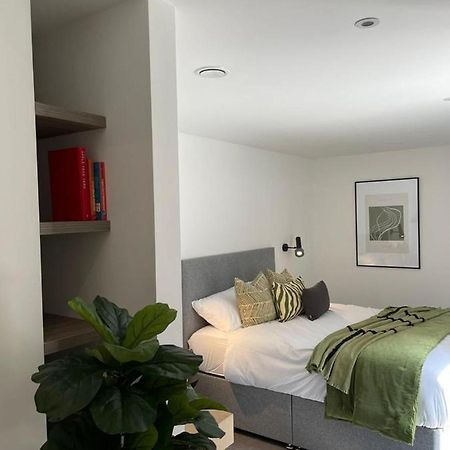 Brand New 3-Bedroom Home In Лондон Екстериор снимка